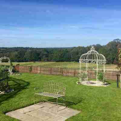 The Farmhouse - Sleeps 12 with Private Grounds Hotel Exterior