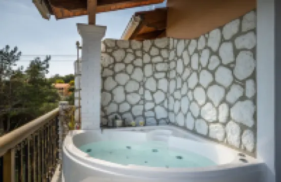 Aloe Apartments with Private Spa Tub by Konnect