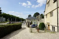 The Coach House and the Stable