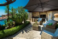 Villa Mia Hotels near Villa Aurora (Nardelli Mansion)