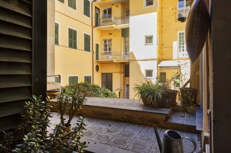 A Lovely Nest in the City by Wonderful Italy Отели рядом с достопримечательностью «Университет Генуи»