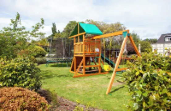 Cascades Lakefront Motel