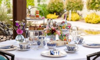 Horse & Jockey Hotel