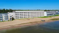 Mackinaw Beach and Bay Inn & Suites Hotels in Mackinaw Township