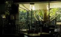 Paradise Island Resort Hotels in Benowa
