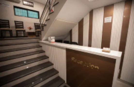 靠近T2機場的Naaz行政酒店