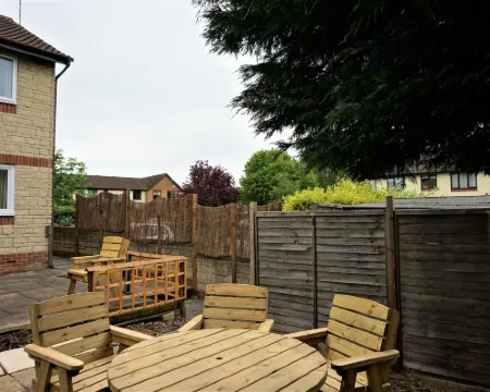 Holt Apartment Hotels in Winterbourne