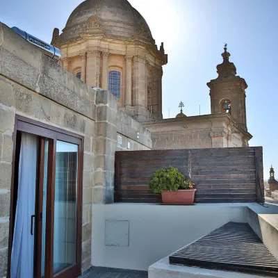 كواينت بوتيك هوتل نادور Hotels near محطة سيركيوا للعبارات