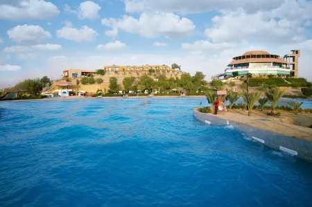 Dreamworld Resort, Hotel & Golf Course