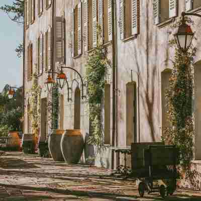 Château Saint Roux Hotel Exterior