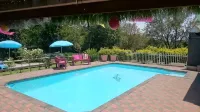 Convent Hill Lodge - Pools
