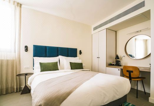 아몬 얌 호텔 주변 해변