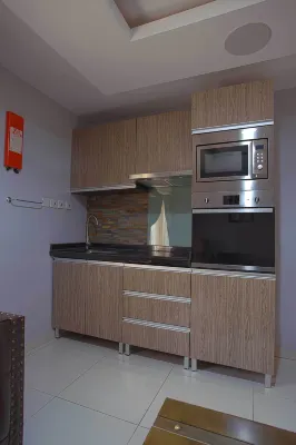 H21 Apartments & Lounge - Condos