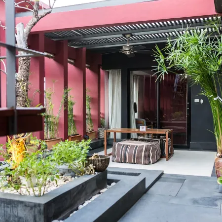 Loogchoob Homestay Отели рядом с достопримечательностью «Башня Bobae»