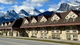 Canmore Inn & Suites
