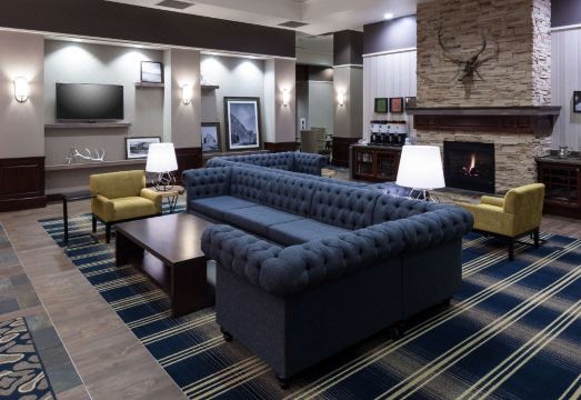 4. 햄프턴 인 & ..