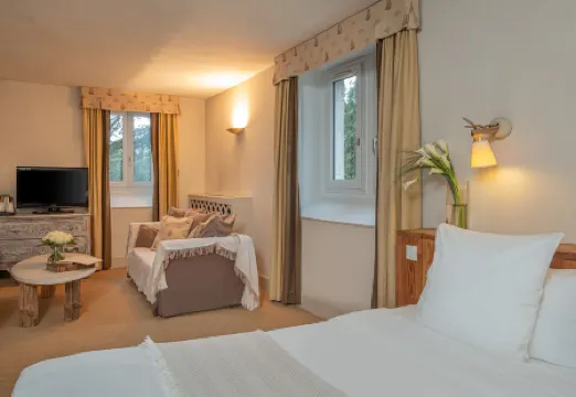 瑞奈特城堡酒店