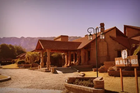 Villa de Merlo Hotel Spa Отели в г. Хунин