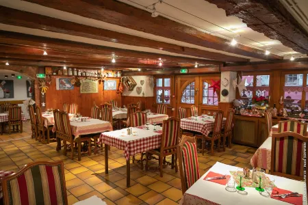 Hôtel le Saint Nicolas Отели рядом с достопримечательностью «Tower Museum of Thieves»