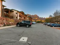 Hotel de Novo Springdale, Tapestry Collection by Hilton - parking
