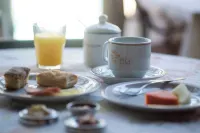 Estalagem Vila Suzana - Quadra de Beach Tennis Indoor - breakfast