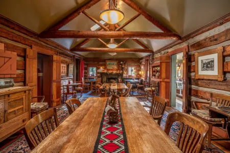 Highland Haven Creekside Inn Отели рядом с достопримечательностью «Маунт Голиат Нэчурал Арея»