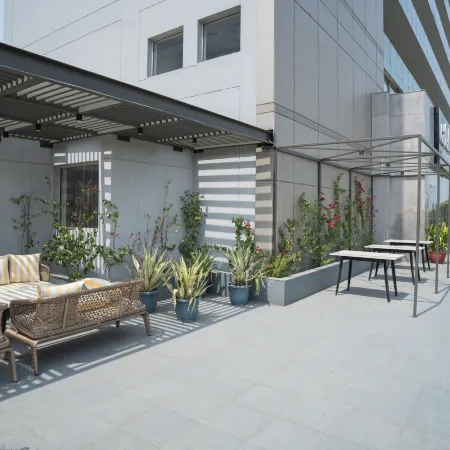 AR Suites Klj Square Отели рядом с достопримечательностью «Курорт Аапно Гхар»