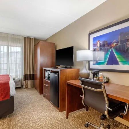 Comfort Inn & Suites Hamilton Place