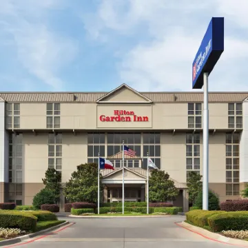 Hilton Garden Inn Dallas/Market Center Hotels near Nasher Sculpture Center