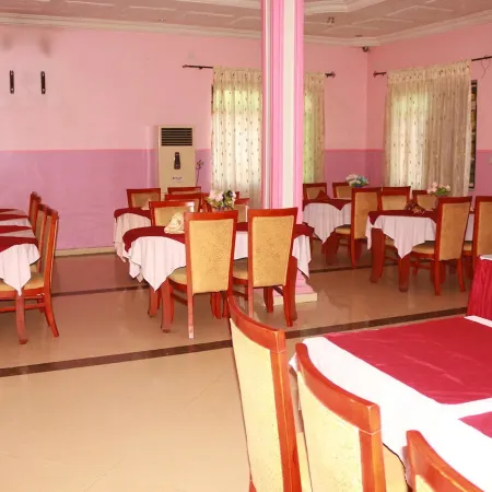Carlcon Hotel