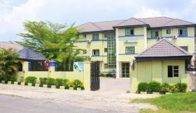 Carlcon Hotel