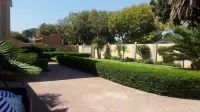 Ikaze Guest House - parking