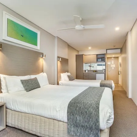 Manly Paradise Motel & Apartments Отели рядом с достопримечательностью «Пляж Балморал»