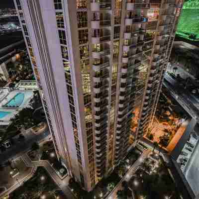 StripViewSuites at Signature Hotel Exterior