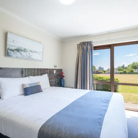 Admirals Motor Inn