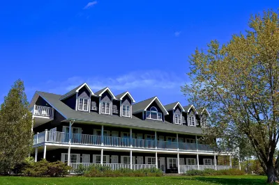 Inverary Resort Hotels near Victoria County Court House