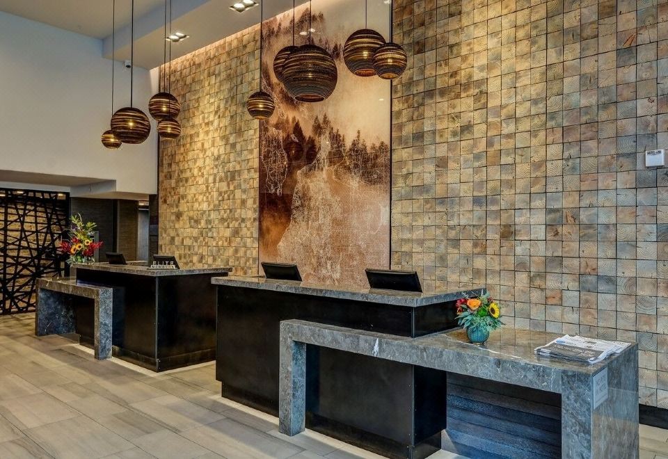 델타 호텔 시애틀 에버럿의 실내 수영장