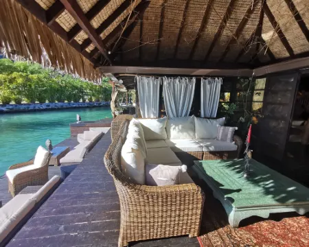 ホテル フェヌア マタイオア モーレア島のホテル