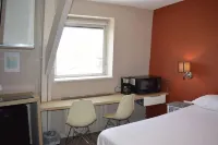 Appart'hôtel Voltaire Hotel a Le Poinconnet