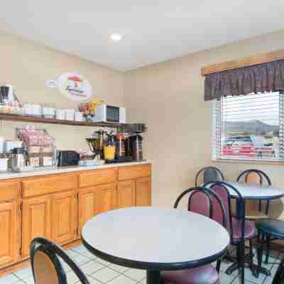 Super 8 by Wyndham Trinidad Dining/Meeting Rooms