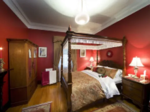 Mountain Whispers Varenna Luxury Hotels in Leura