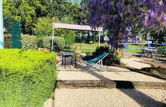 德利拉斯里萊絲酒店