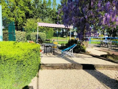 Hôtel Au Relais des Lilas Отели в г. Мазьер-ан-Гатин