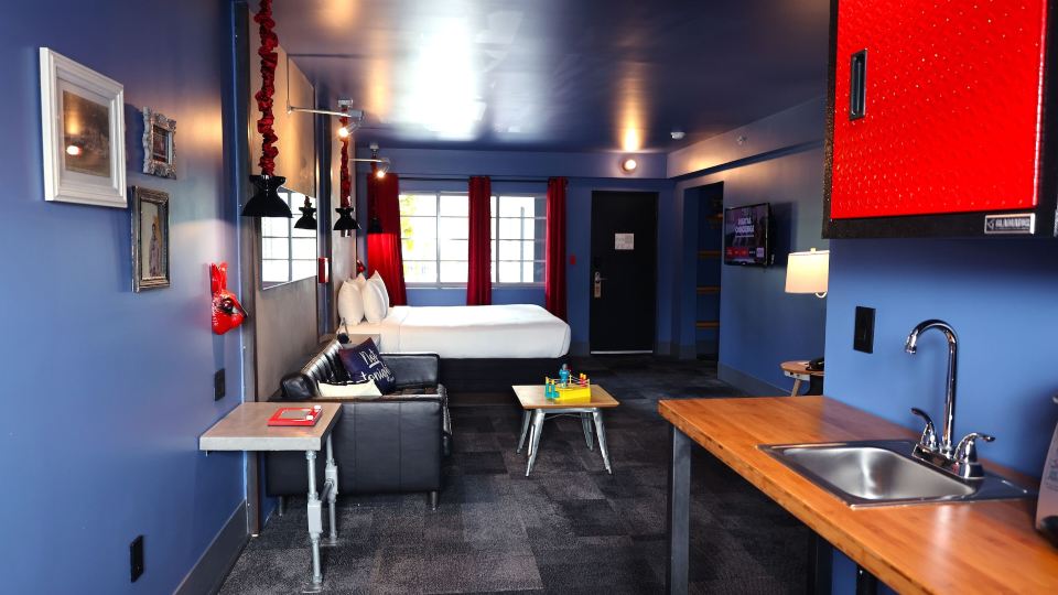 Hotel Gaythering - Gay Hotel - All Adults Welcome