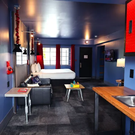 Hotel Gaythering - Gay Hotel - All Adults Welcome Отели рядом с достопримечательностью «Здание 1111»
