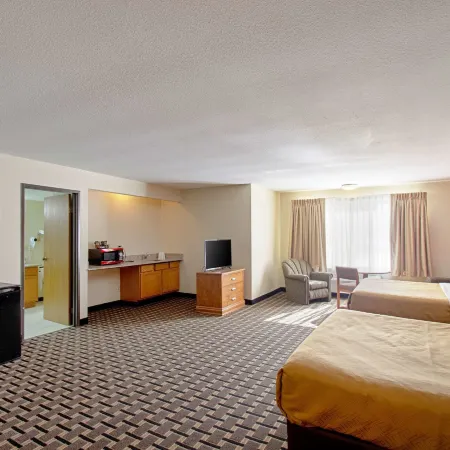 Econo Lodge Inn & Suites