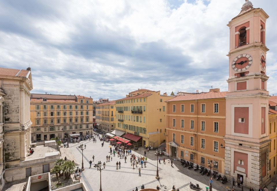 1. 팔레 살레야 부..