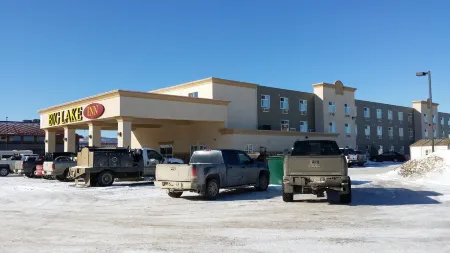 Big Lake Inn Отели рядом с достопримечательностью «Парк Ландон Перссон Дог»
