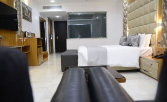 Caesar's Luxury Hotel