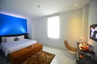 J Hotel - Bandara Soekarno Hatta Hoteles en Benda